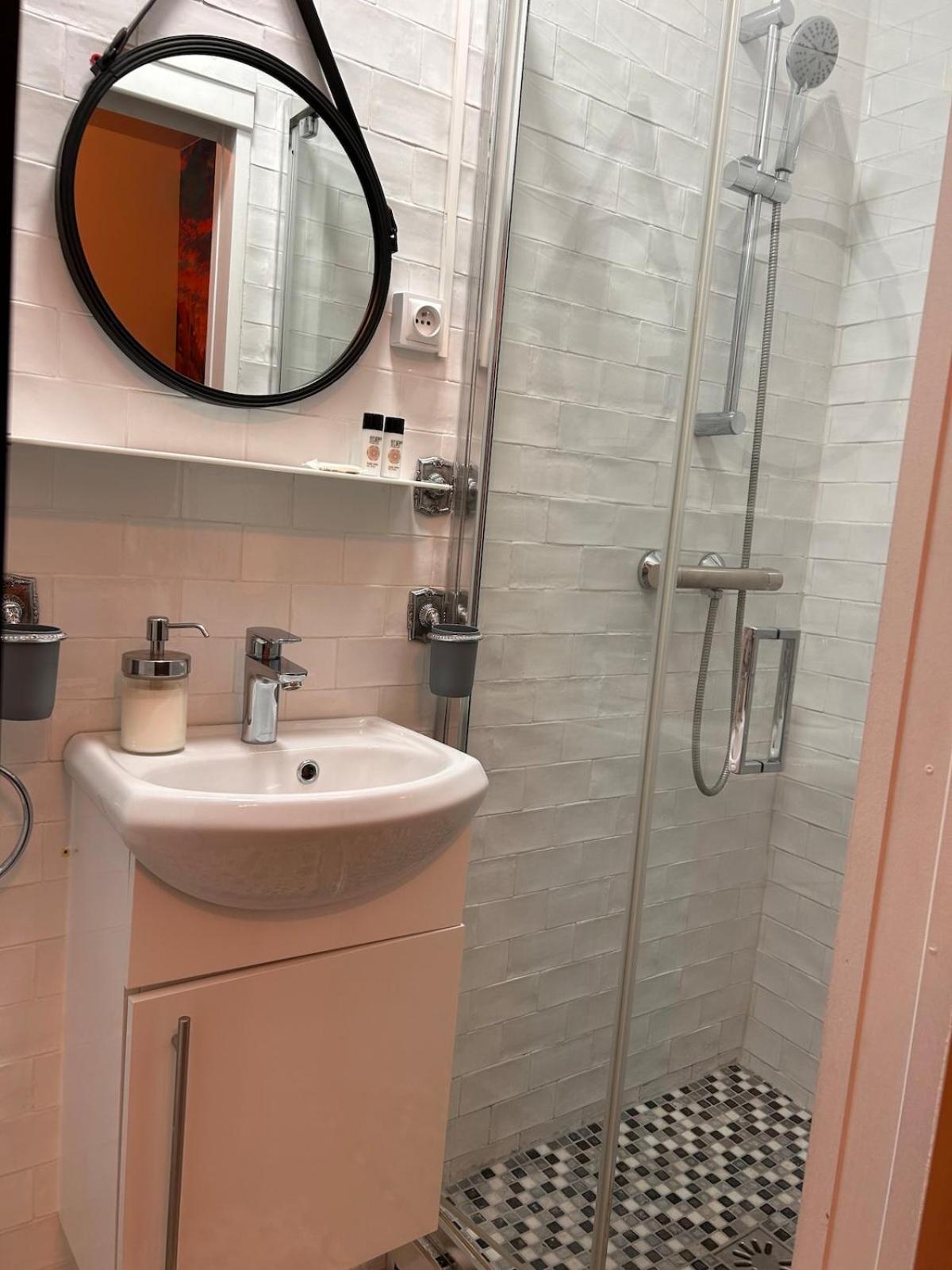 Studio Paris - Metro 7 Cadet - Quartier Faubourg-Montmartre Екстер'єр фото